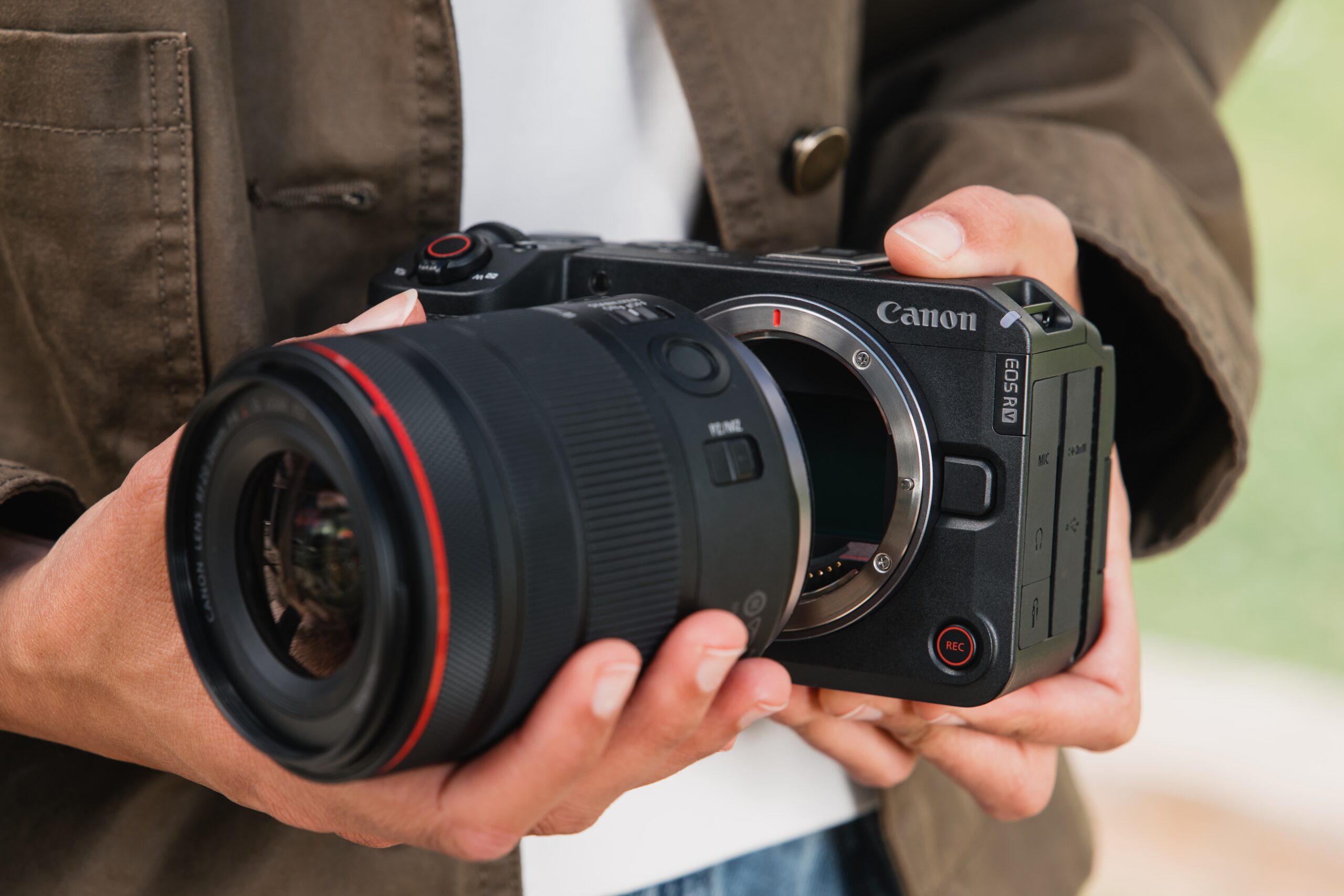 Canon EOS R6 V Inc 20-50mm f4L IS USM PZ Lens - Image 5